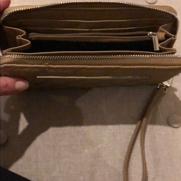 Tan Steve Madden wristlet - Picture 3 of 3